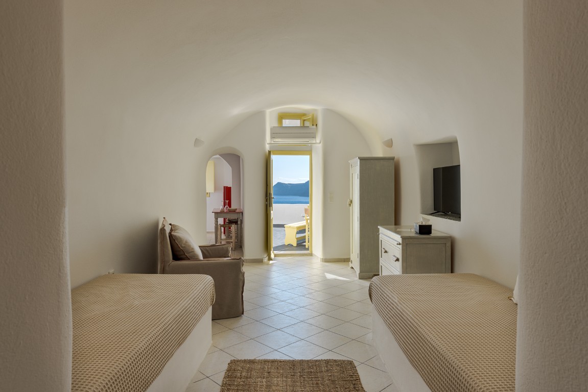 Earth Cave House private terrace with sunbeds and caldera view