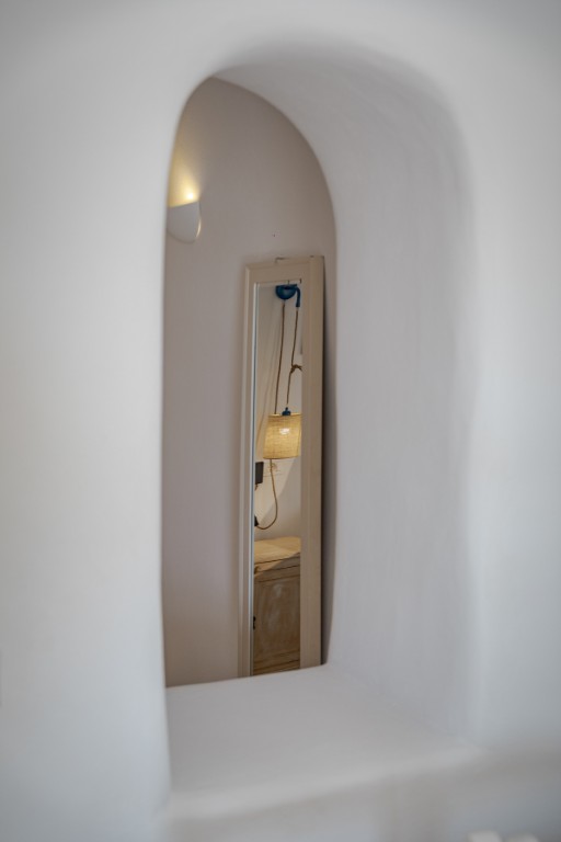 Earth Cave House bedroom for family stays in Oia