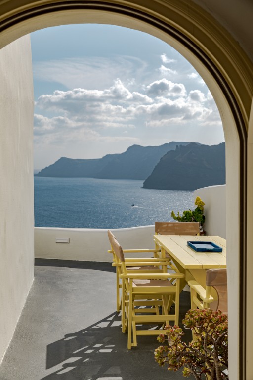 Earth Cave House private terrace with sunbeds and caldera view