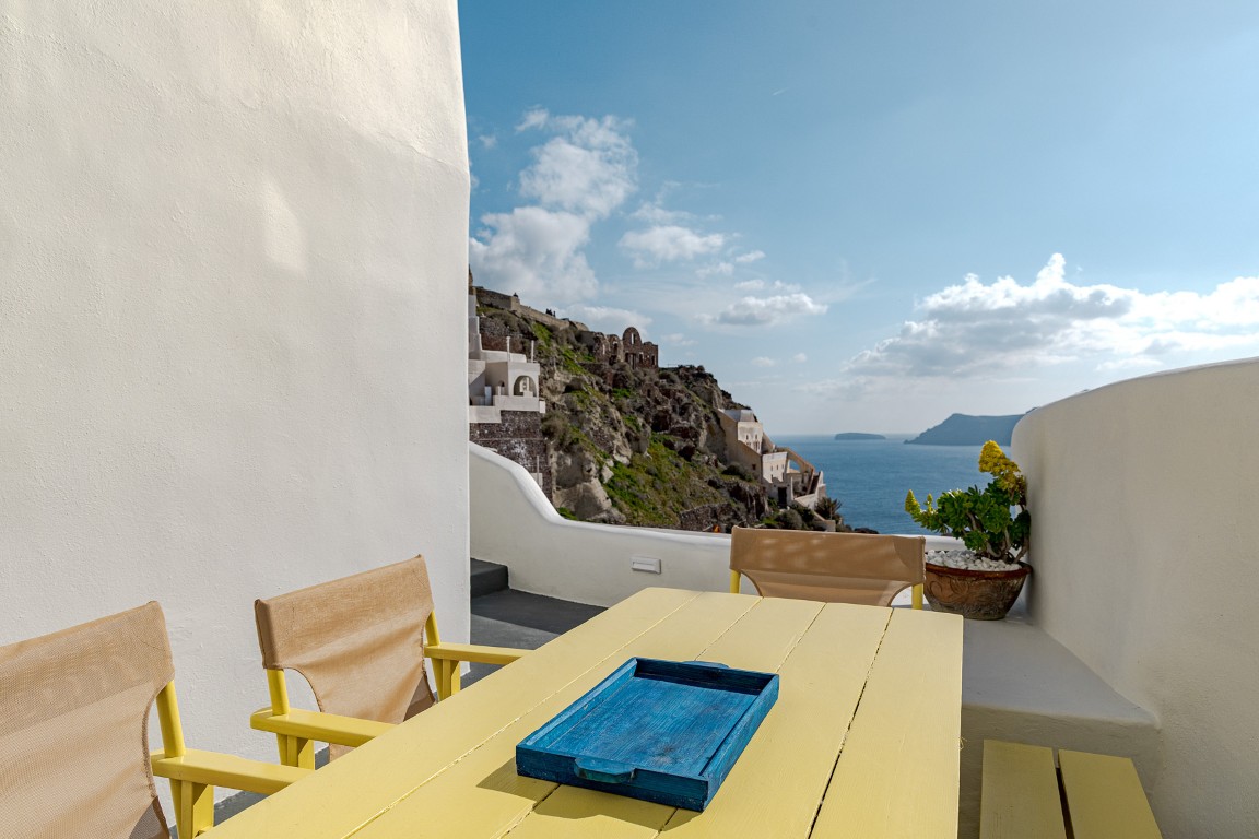 Earth Cave House in Oia Santorini with private terrace and sunset view