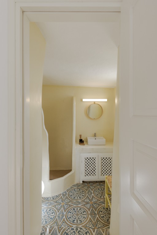 Bathroom with shower in Wind House