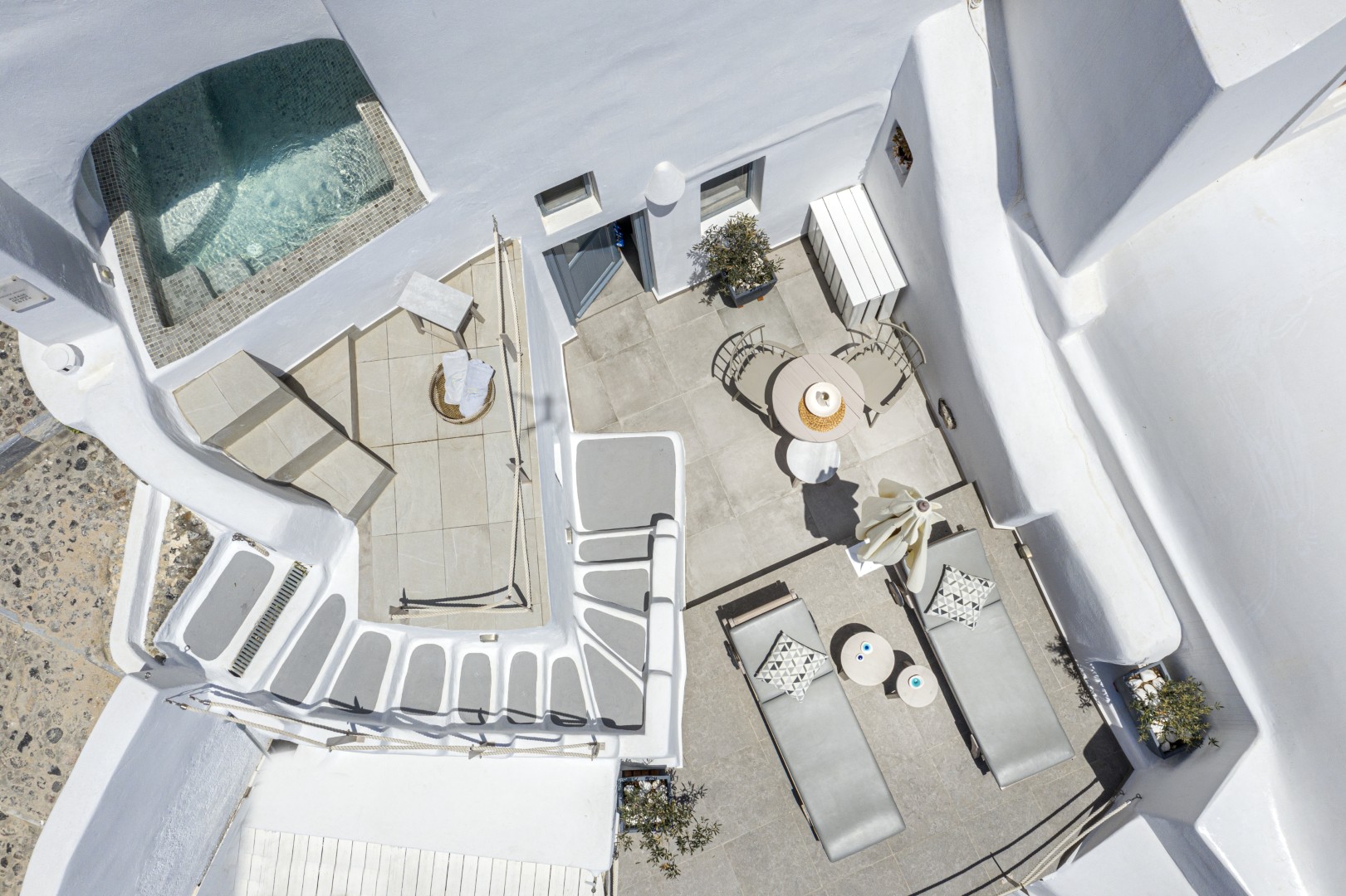 Yposkafo Jacuzzi House annex in Oia with caldera view and outdoor jacuzzi