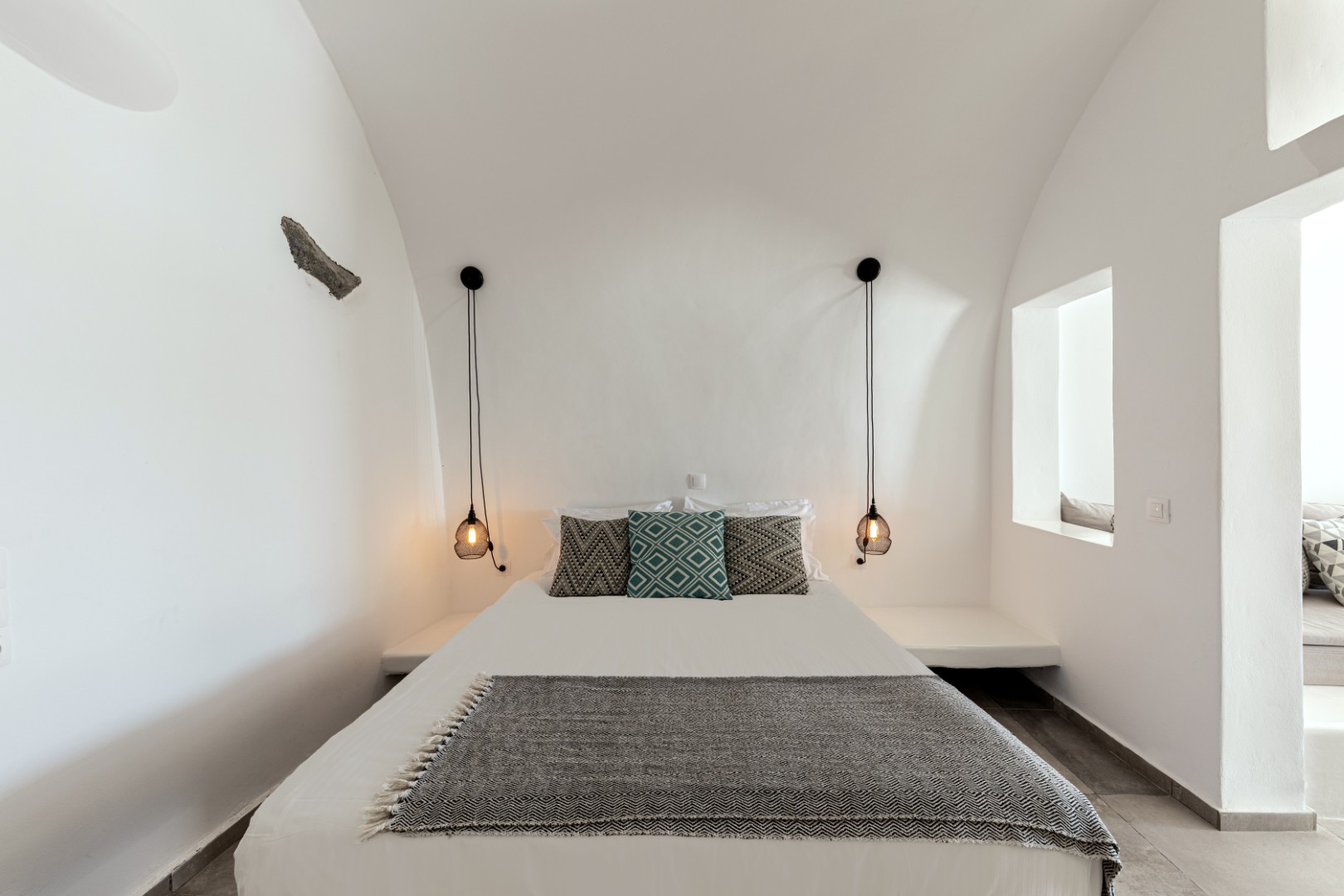 Yposkafo Jacuzzi House annex in Oia with caldera and Aegean views