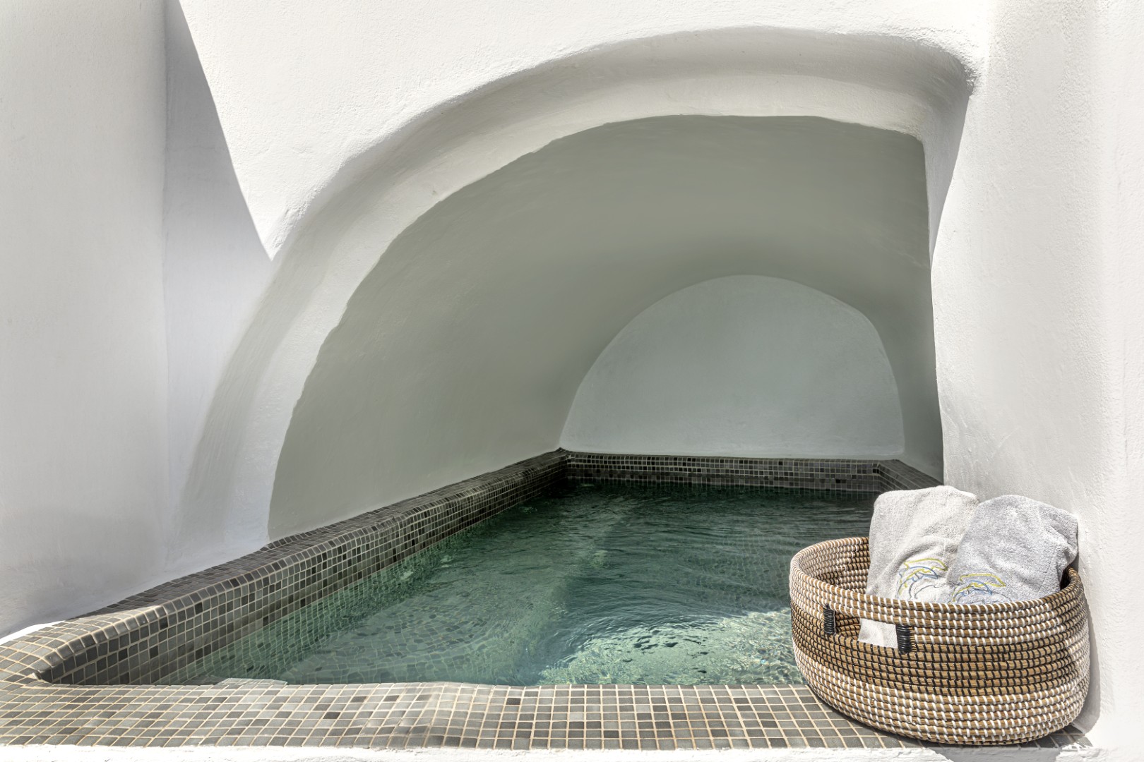 Bedroom at Yposkafo Jacuzzi House with king bed